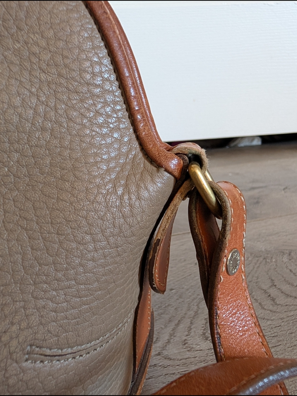 ✨ Vintage Dooney & Bourke Taupe and Brown Pebble Leather Dome Satchel - Picture 12 of 16